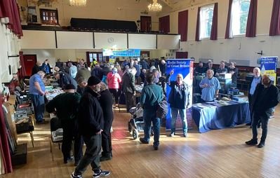 Thumbs up from Colin
Busy main hall

